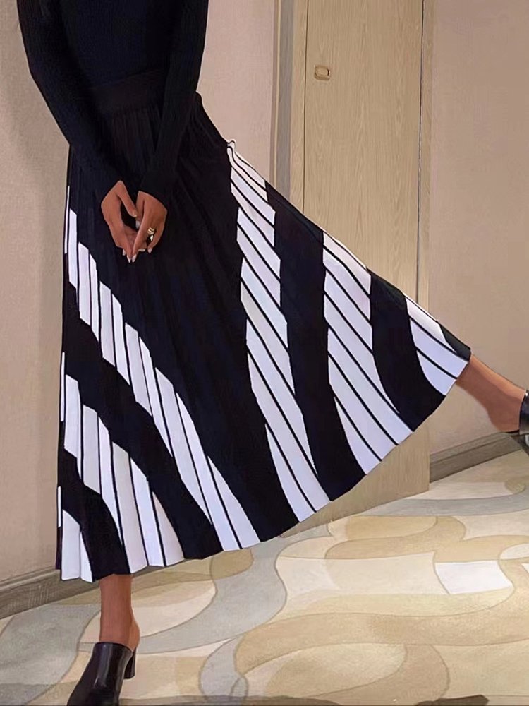 Women's Skirts Diagonal Stripes Knitted Long Skirt